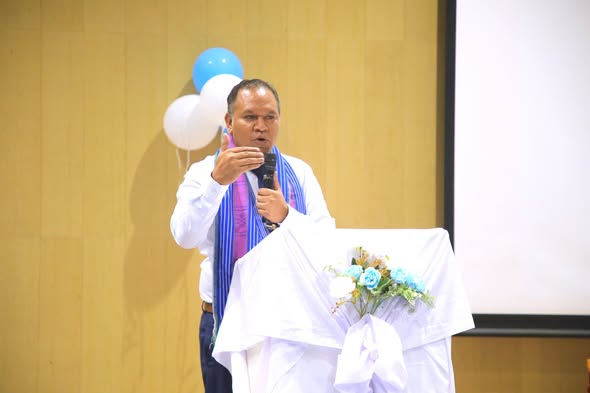 VMOH SAI ORADÓR PRINSIPÁL IHA SEMINÁRIU SIENTÍFIKU NE'EBÉ ORGANIZA HOSI ESTUDANTE FACULDADE DE MEDICINA E DE CIÊNCIA DA SAÚDE, ÁMBITU KOMEMORASAUN LORON MUNDIÁL LABORATÓRIU